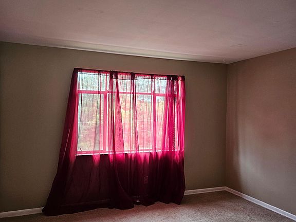 4th image of 1464 Front St APT 3