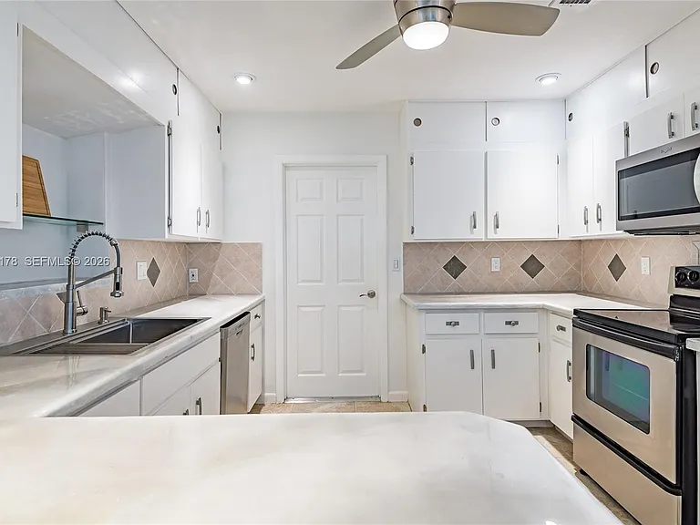 505 Heron Dr — Photo 23