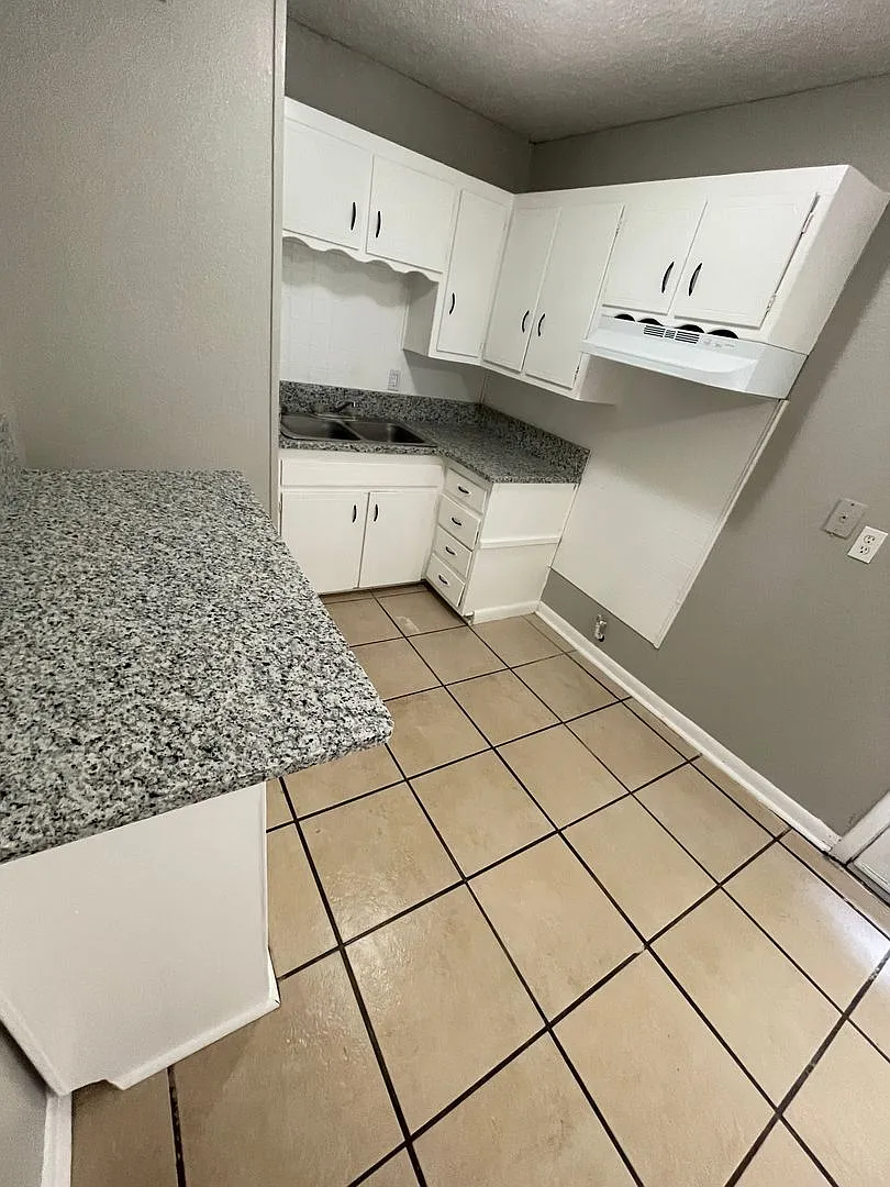 Westway Apartments — Photo 3