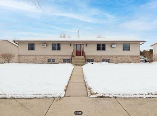 167 W Paradise Dr #167, West Bend, WI 53095