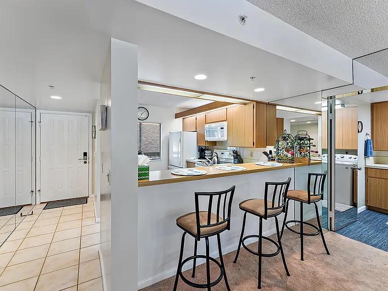 1001 Seafarer Cir #204 — Photo 12