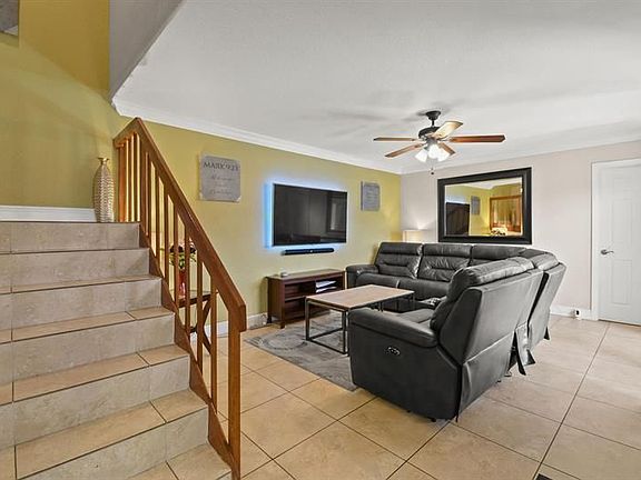 3rd image of 614 S 6th Ln