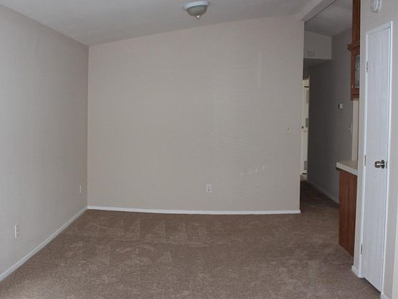 3rd image of 28 Windjammer Pl