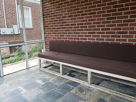 Screened Porch (2 of 2)