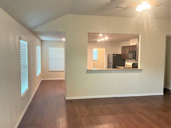 4th image of 4026 Hawthorne Arbor