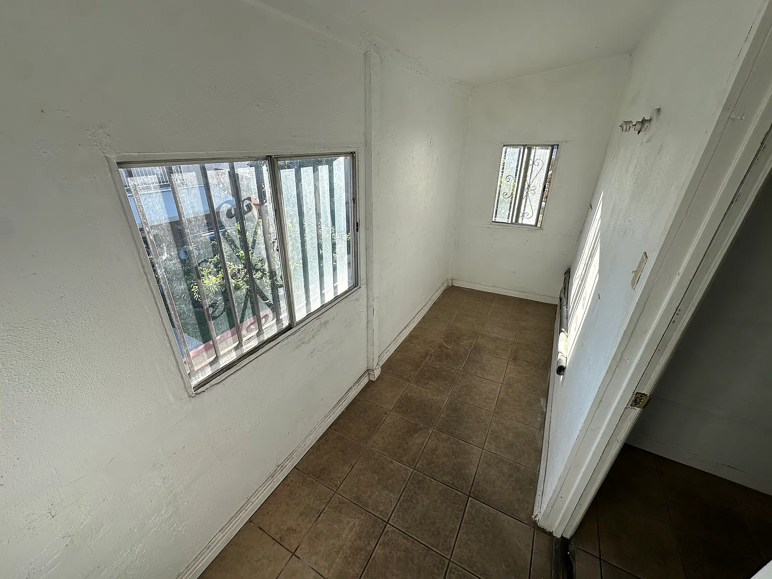 2 bed, 700 sqft, $2,050 — Photo 1