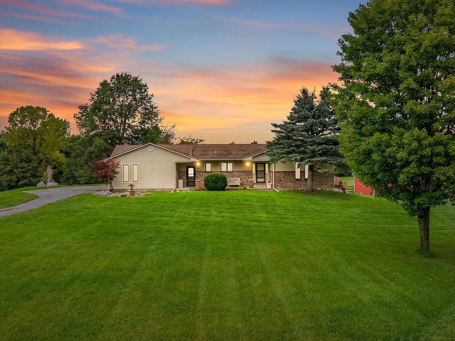238 Parkwood Dr, Metamora, MI 48455