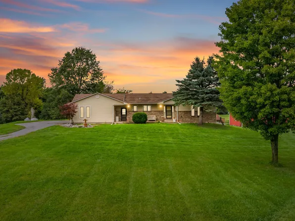 238 Parkwood Dr, Metamora, MI 48455