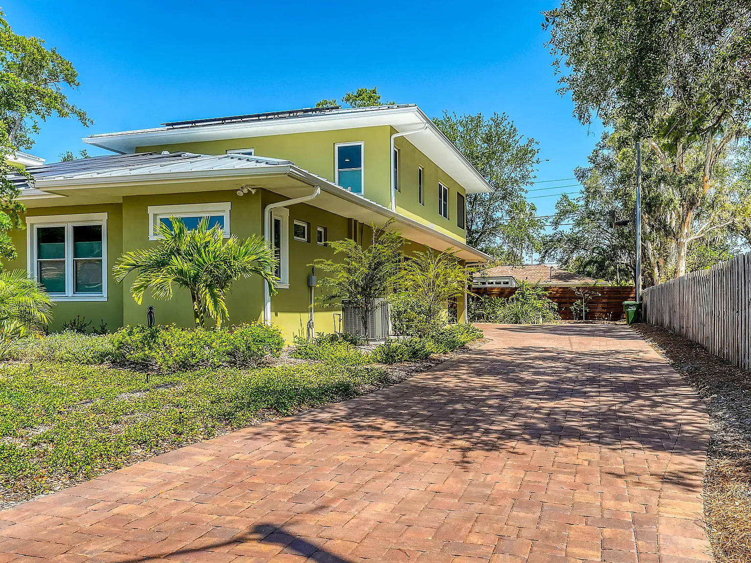 2 bed, 1.5 bath, 1080 sqft, $2,250 — Photo 2