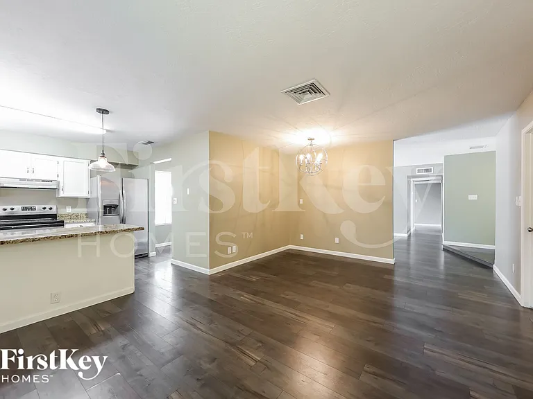 2915 W Danbury Dr — Photo 5