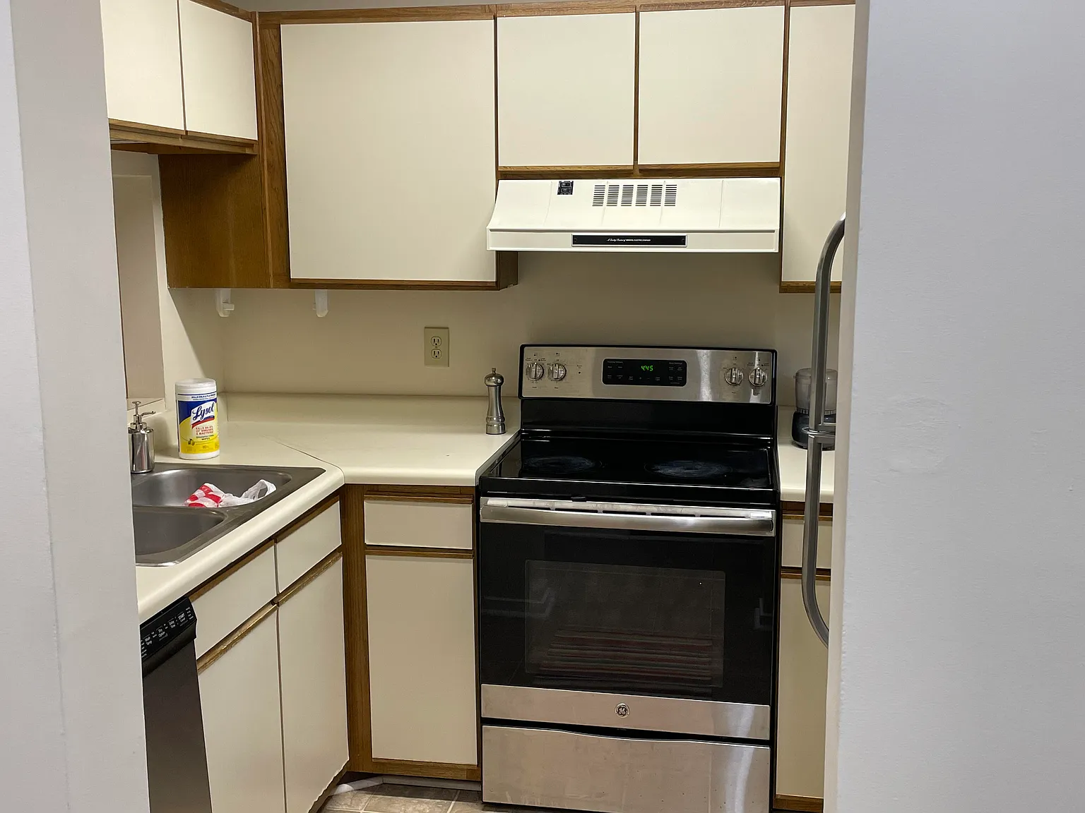 2 bed, 900 sqft, $1,800 — Photo 1