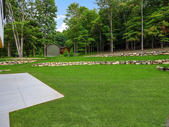 4th image of 39 Mountain Lane