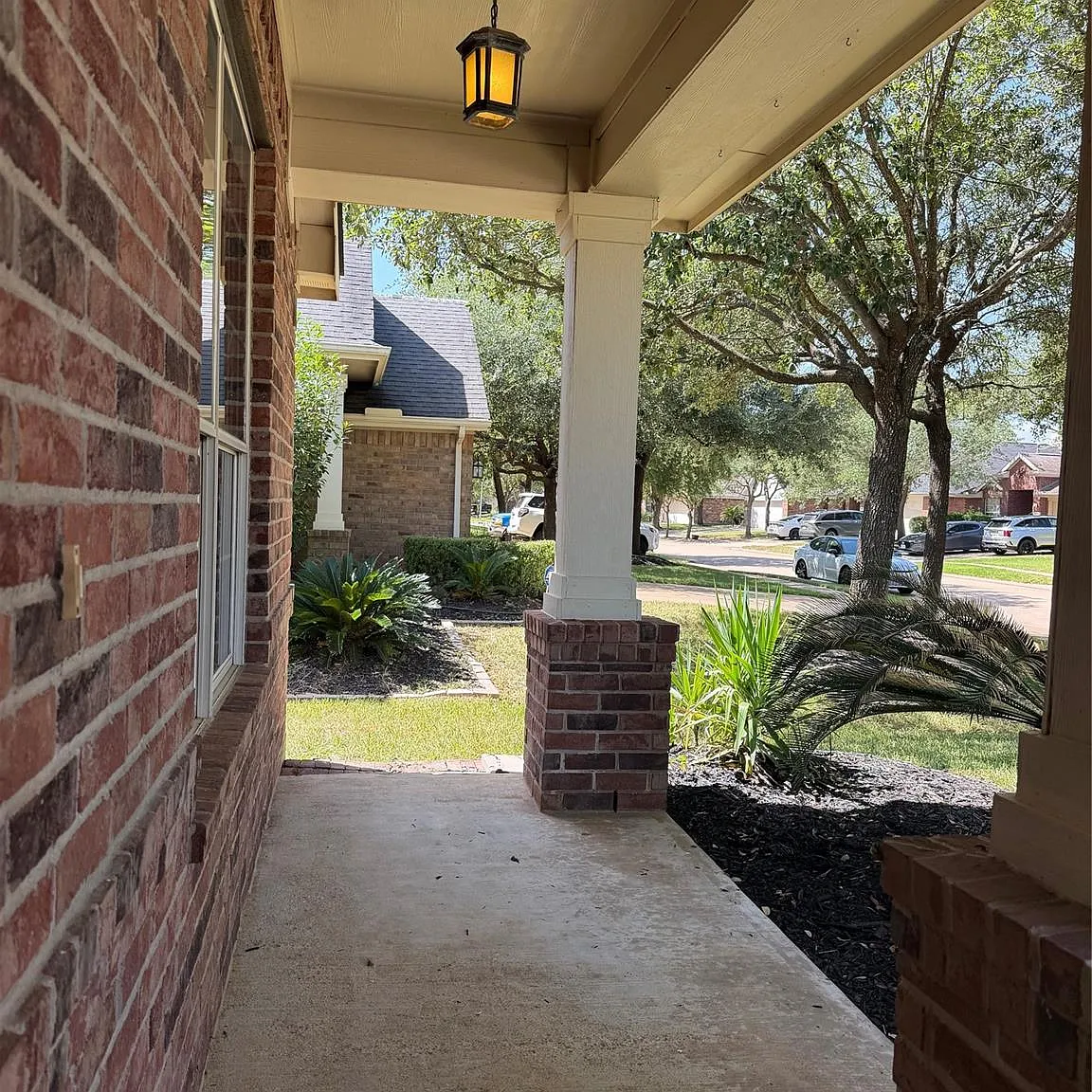 3 bed, 2.0 bath, 1975 sqft, $2,295 — Photo 3