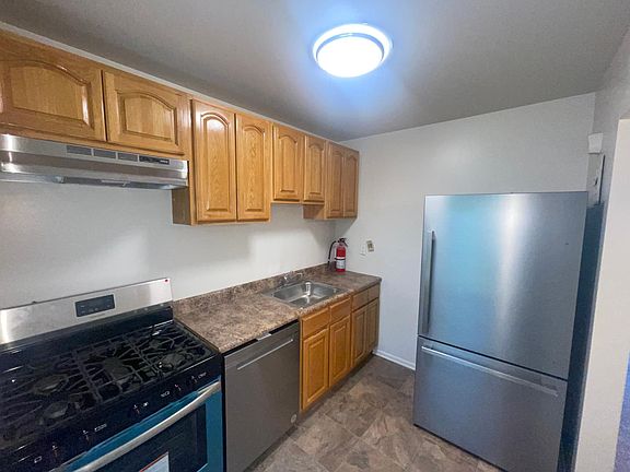 5th image of 55 Green St #55B