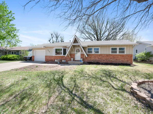 6009 E Clarendon St, Wichita, KS 67220