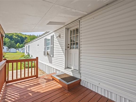 4th image of 27 Birch Cir