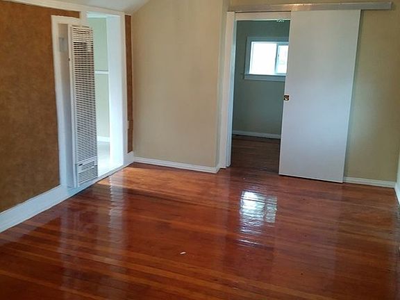 4th image of 1006 Kennedy Dr