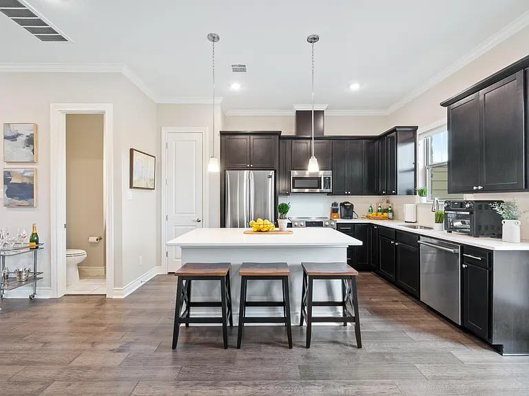 245 Adams St — Photo 13