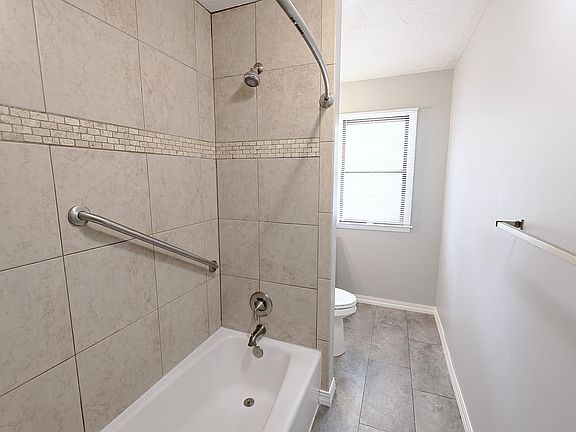4th image of 1025 Kent St