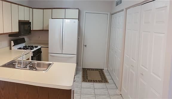 3rd image of 2239 Pine Tree Ln