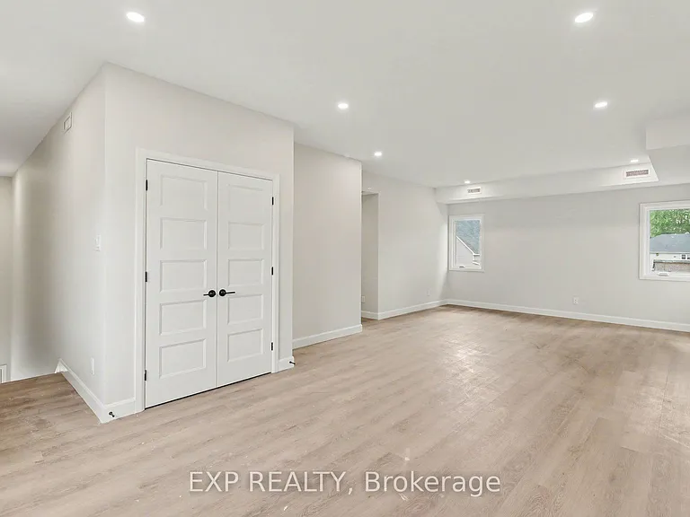 1089 Notre Dame St #6 — Photo 5