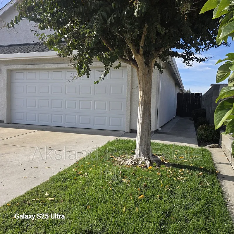 Photo 2 of 21 - 421 N Walnut Ave - Manteca, CA Building Photo - 421 N Walnut Ave