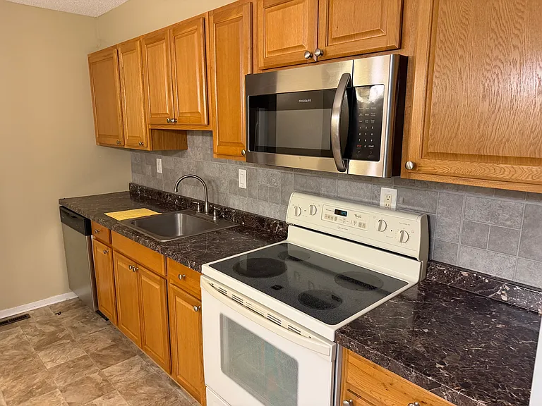 6423 Colony Way — Photo 4
