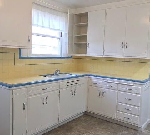 3rd image of 47 Iris Ave