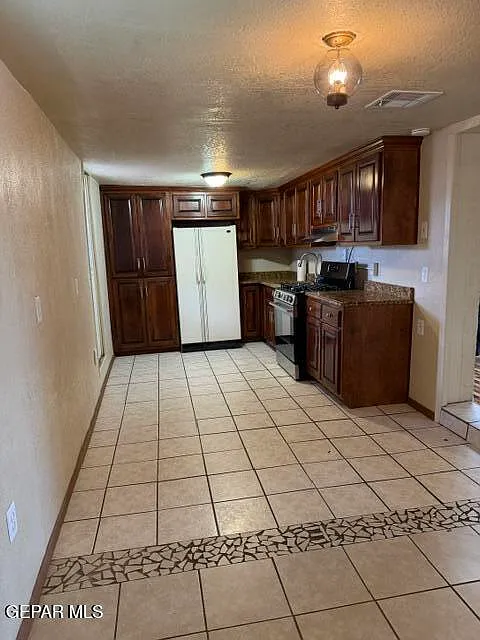 3 bed, 2.0 bath, 1596 sqft, $1,650 — Photo 2