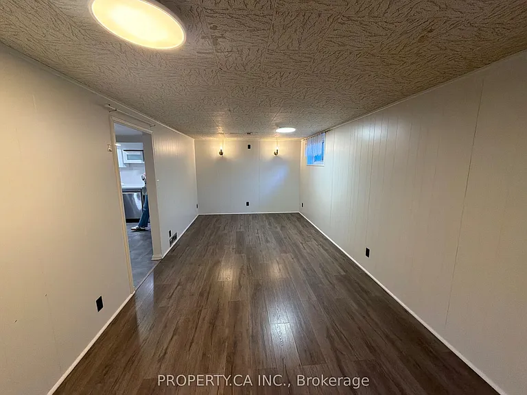 3 Bondhead Pl #LOWER — Photo 18