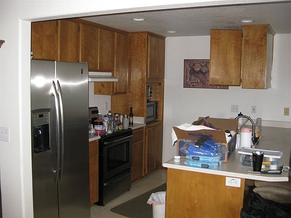 5th image of 1084 Glengrove Ave