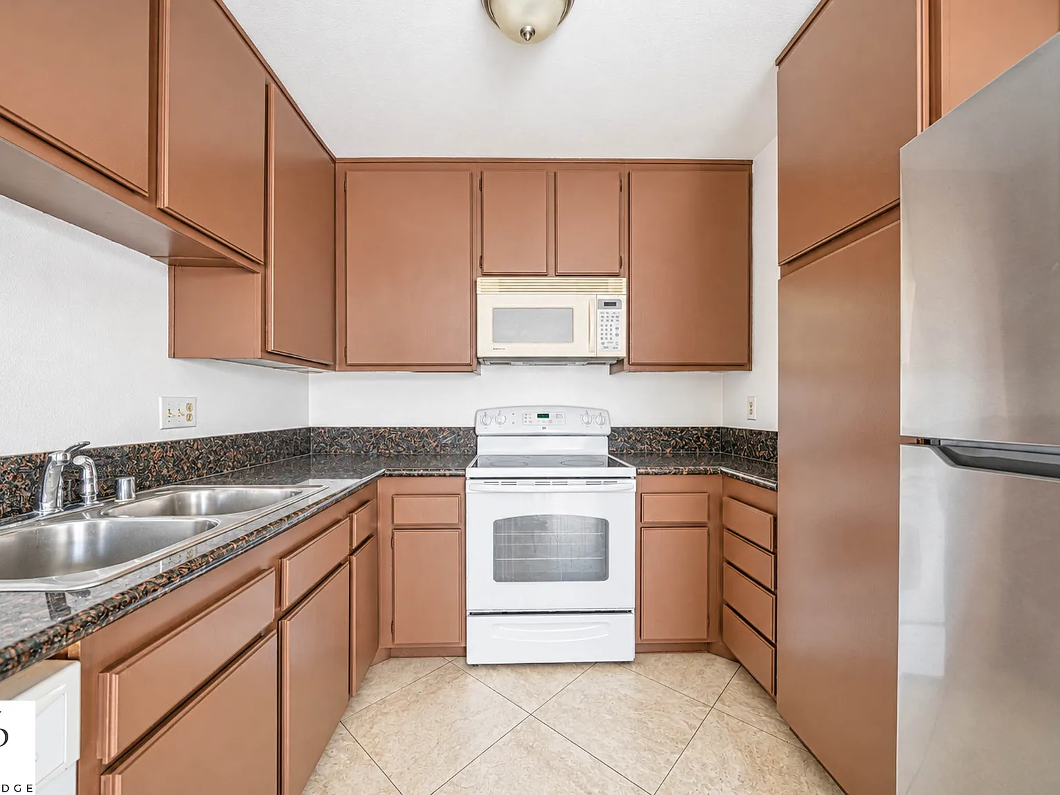 3 bed, 989 sqft, $2,900 — Photo 4