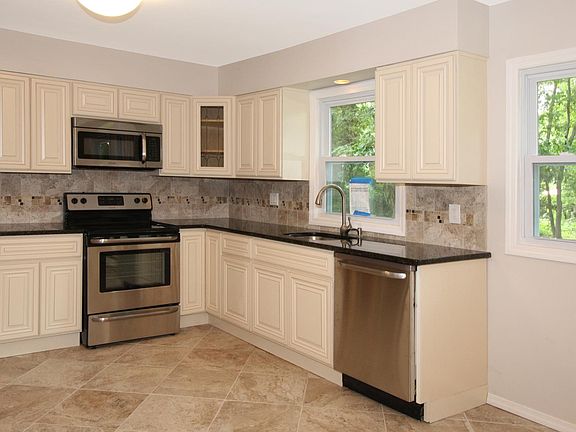 4th image of 187 Oakfield Ave