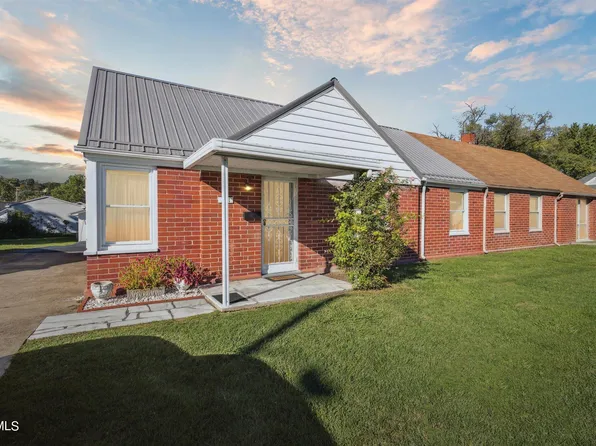 311 Cherokee Village Dr, Kingsport, TN 37660