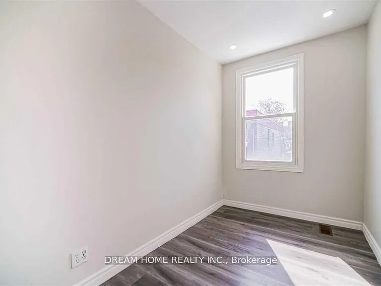 29 Glasgow St #2 — Photo 15