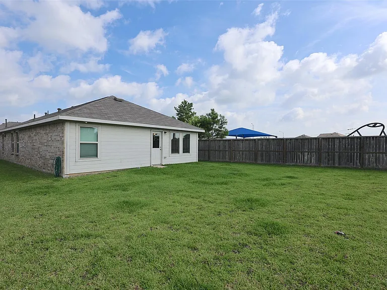 7430 Clover Chase Dr — Photo 17