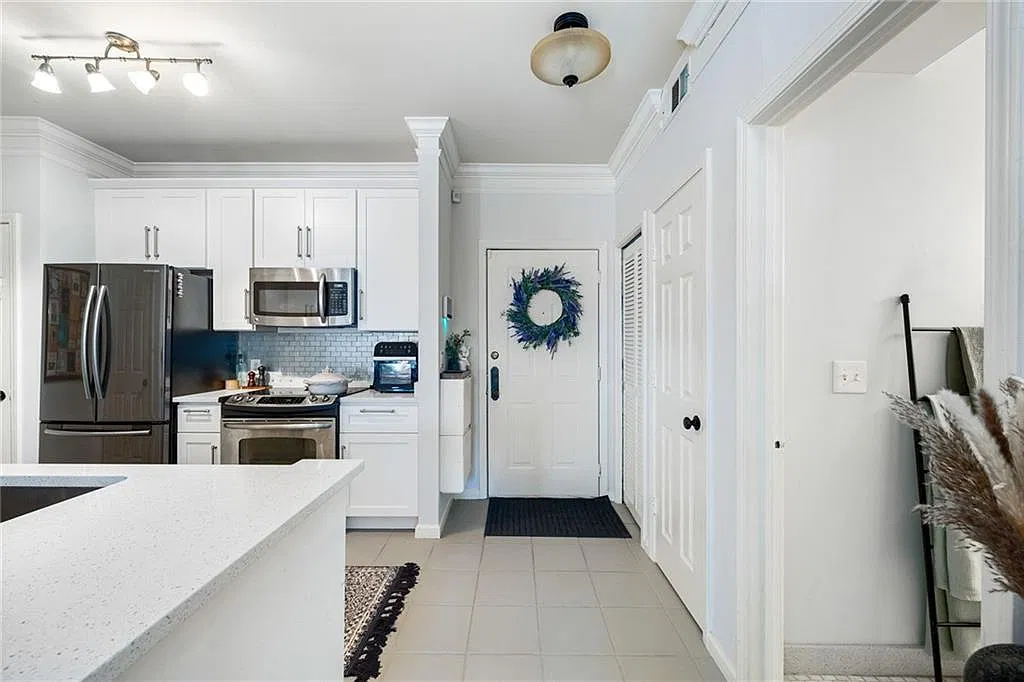 1 bed, 1.0 bath, 675 sqft, $1,850 — Photo 2