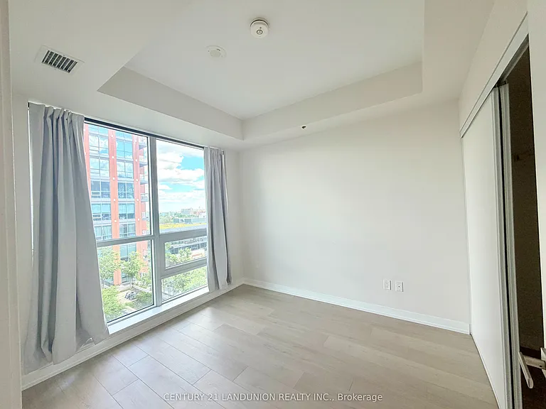 31 Tippett Rd — Photo 7