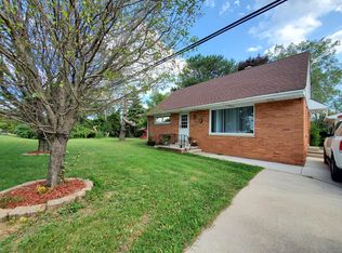 547 E Green Bay Ave, Saukville, WI 53080