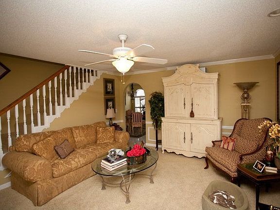 3rd image of 1704 White Oak Ln Unit 21