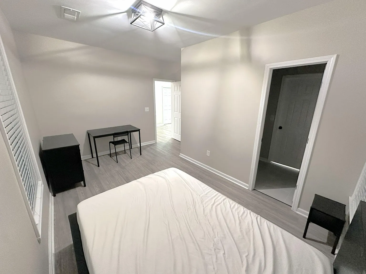 4 bed, 5.0 bath, 2033 sqft, $1,040 — Photo 2