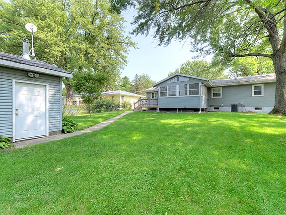 3rd image of 1227 Laurel Ave
