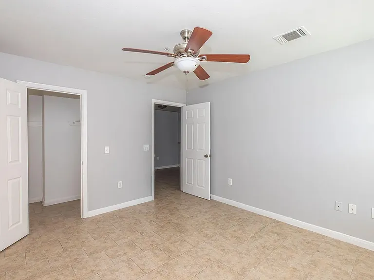Capewood Apartments — Photo 21