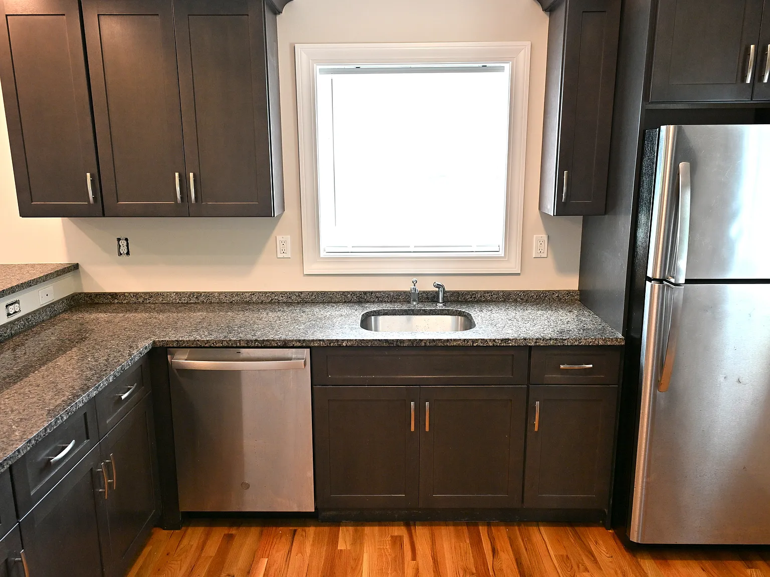 2 bed, 1.5 bath, 1330 sqft, $2,875 — Photo 3