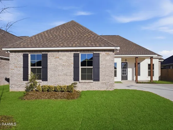 107 Fairdale Dr, Youngsville, LA 70592
