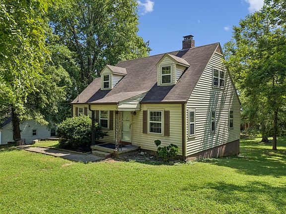 2nd image of 210 Cliffdale Rd