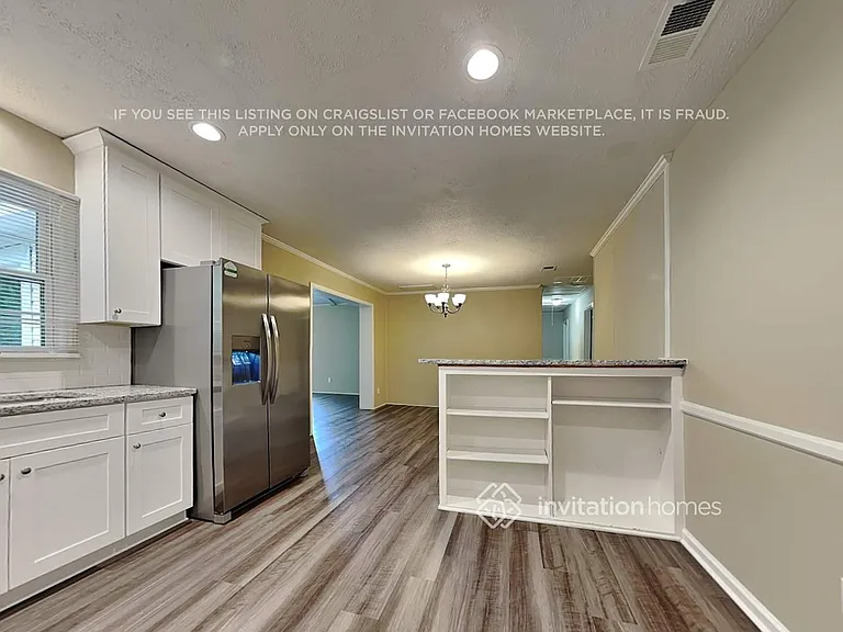 812 E John St — Photo 10