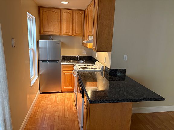 5th image of 4314 Judah St #2