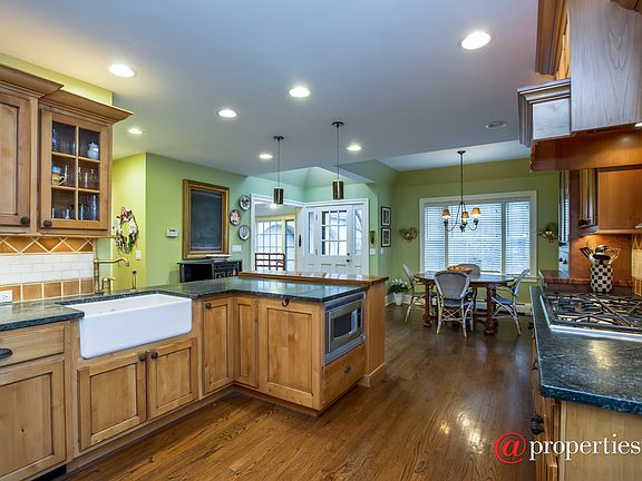 Kitchen / Breakfast Room