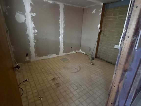 5th image of 3046 N Jackson Ave